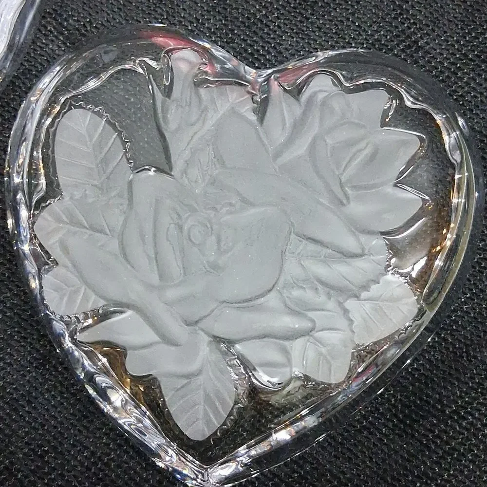 Studio Nova Mikasa Japan‎ frosted & embossed winter rose heart box